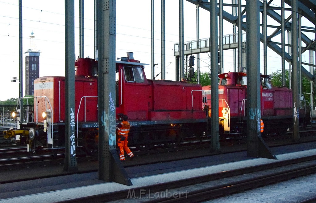 Zug 1 Koeln Deutz Hohenzollernbruecke Rich Rechtsrheinisch P69.JPG - Miklos Laubert